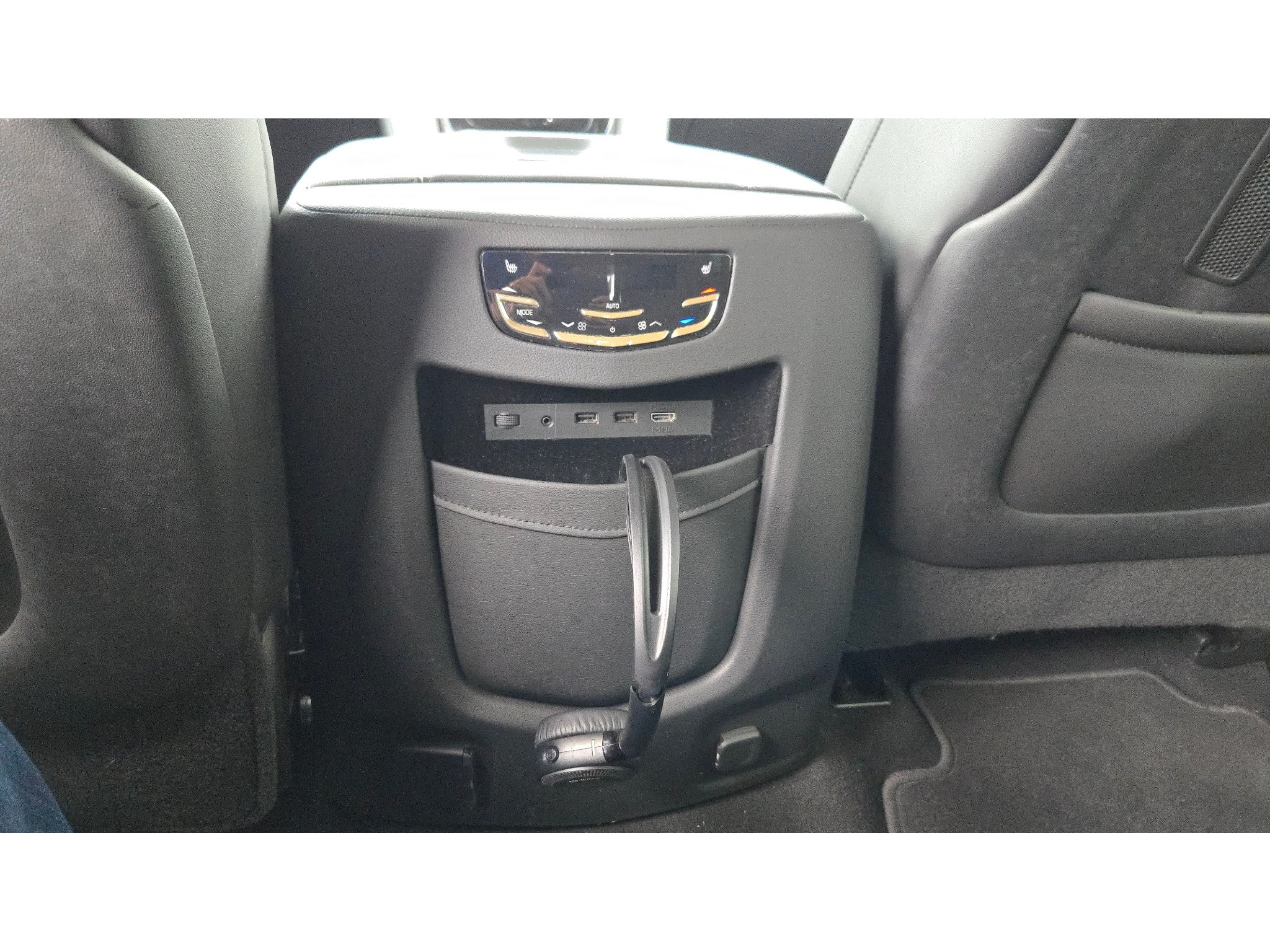 Used 2019 Cadillac Escalade Premium Luxury RWD image 18