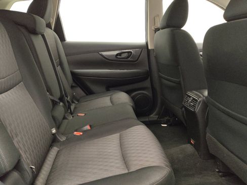 Used 2020 Nissan Rogue S FWD image 19