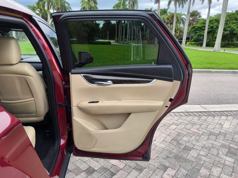 Used 2017 Cadillac XT5 FWD image 25