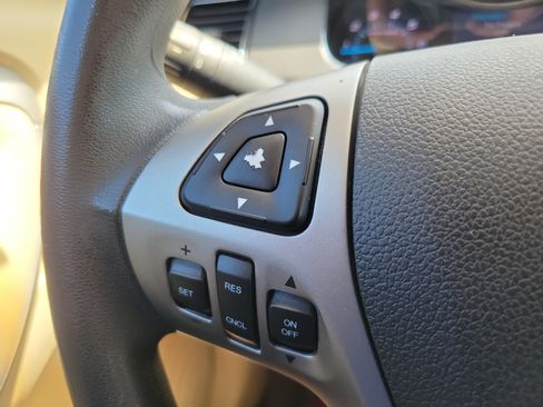 Used 2015 Ford Taurus SE FWD image 18