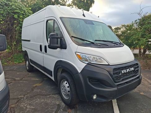 Used 2024 RAM ProMaster 2500 w/ Convenience Group FWD image 3