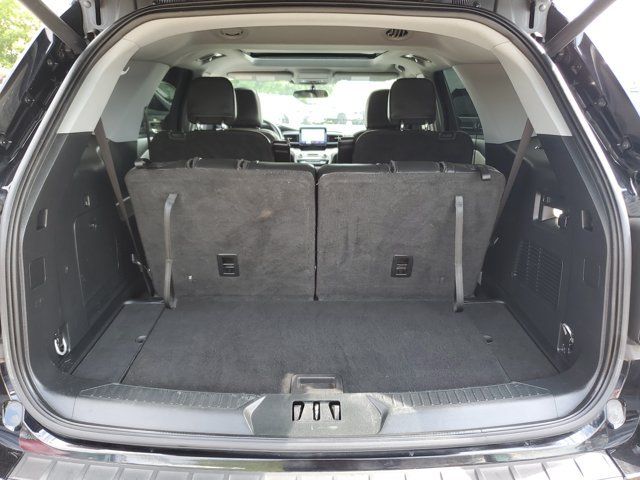 Used 2023 Ford Explorer XLT w/ Equipment Group 202A AWD/4WD image 9