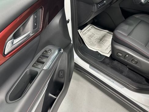 Used 2025 Chevrolet Traverse Z71 w/ Driver Confidence Package AWD/4WD image 9