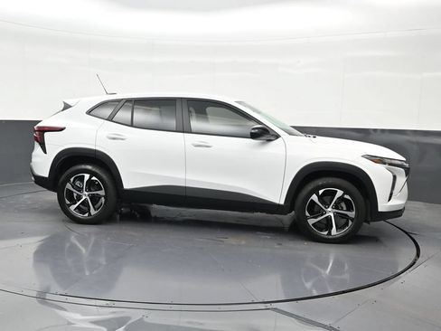 Used 2026 Chevrolet Trax RS FWD image 7