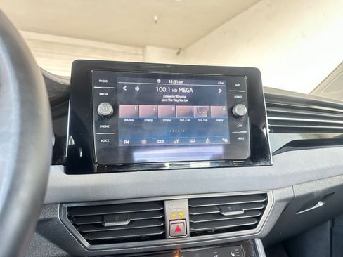 Used 2025 Volkswagen Jetta SE image 22