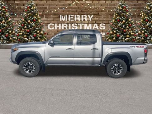 Used 2021 Toyota Tacoma TRD Off-Road image 2