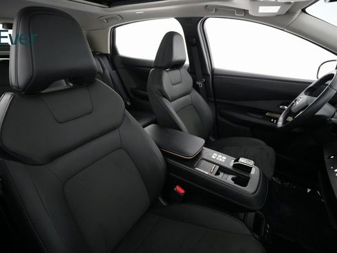 Used 2023 Nissan Ariya FWD image 9