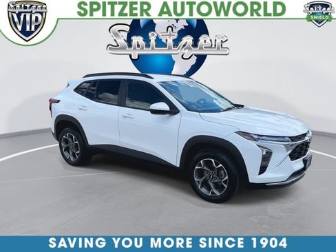 Certified 2024 Chevrolet Trax LT w/ LT Convenience Package FWD image 2