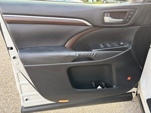 Used 2014 Toyota Highlander Limited image 15