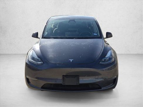 Used 2024 Tesla Model Y Long Range AWD/4WD image 2