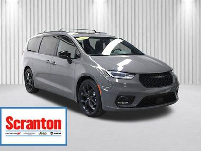 Certified 2025 Chrysler Pacifica Limited