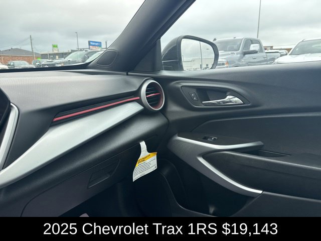 Used 2025 Chevrolet Trax RS w/ Driver Confidence Package FWD image 22