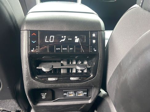 Used 2021 Jeep Grand Cherokee L Limited AWD/4WD image 34