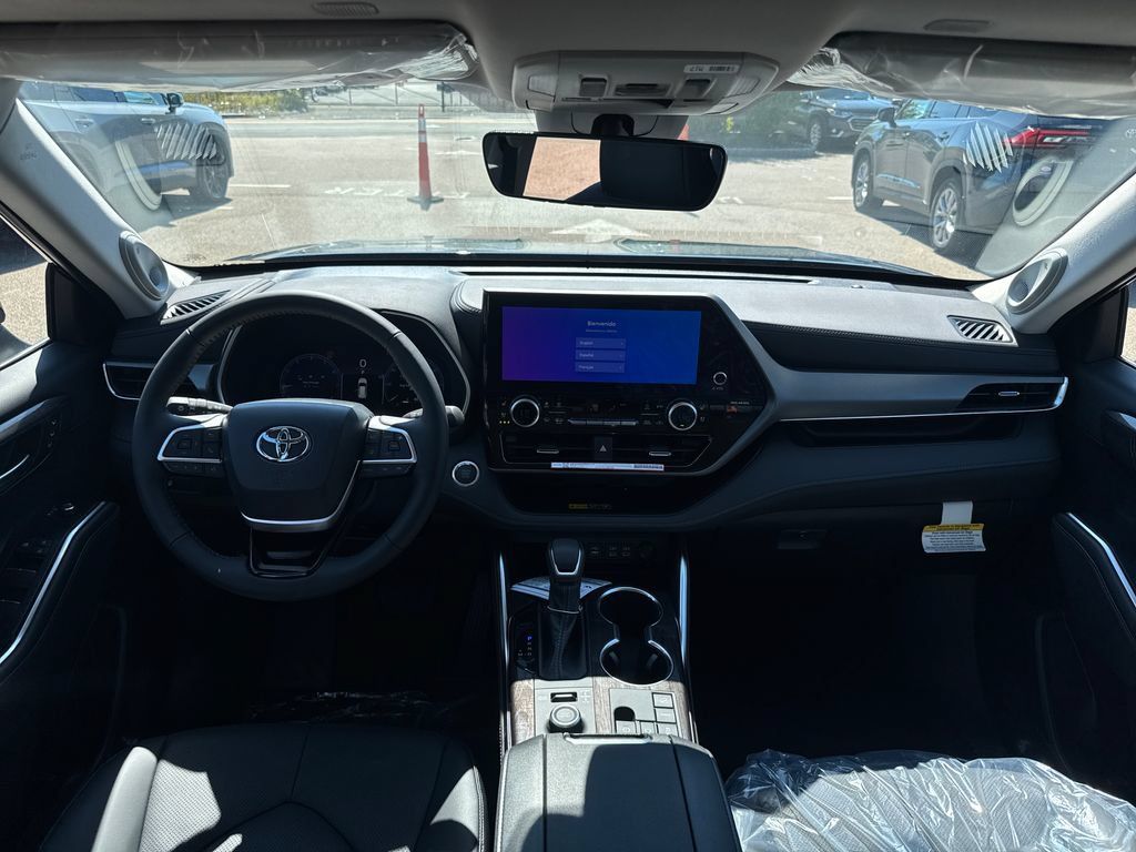 New 2026 Toyota Highlander Limited AWD/4WD image 10