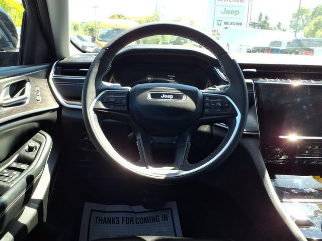 Used 2023 Jeep Grand Cherokee Limited w/ Luxury Tech Group II AWD/4WD image 20