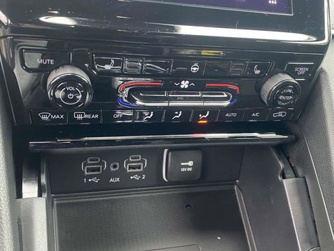 New 2025 Jeep Grand Cherokee Altitude image 7