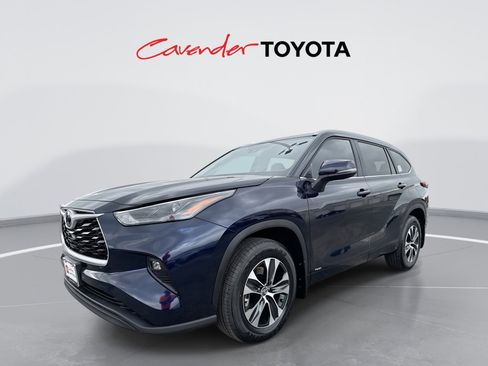 Certified 2026 Toyota Highlander XLE image 1