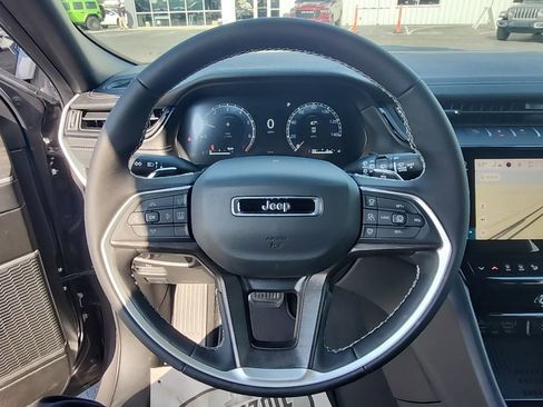 New 2026 Jeep Grand Cherokee Limited w/ Luxury Tech Group II AWD/4WD image 10