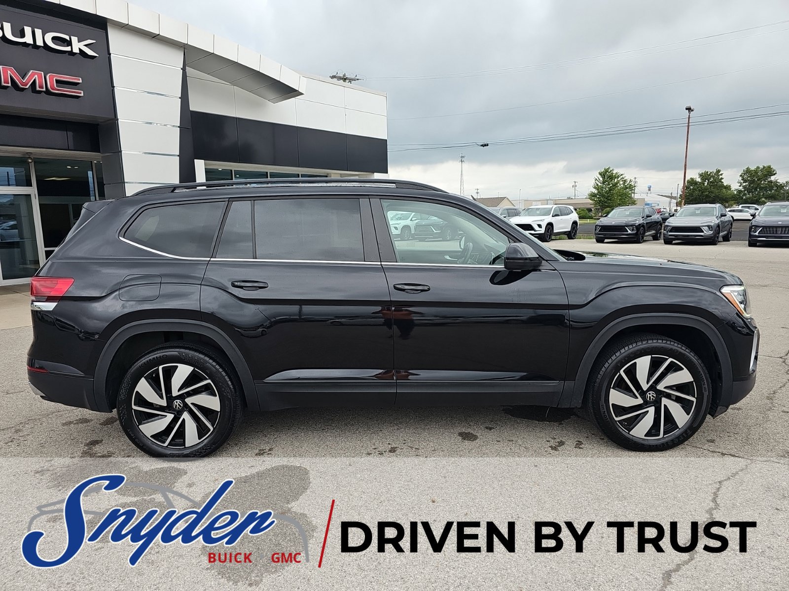 Used 2024 Volkswagen Atlas SE FWD image 34