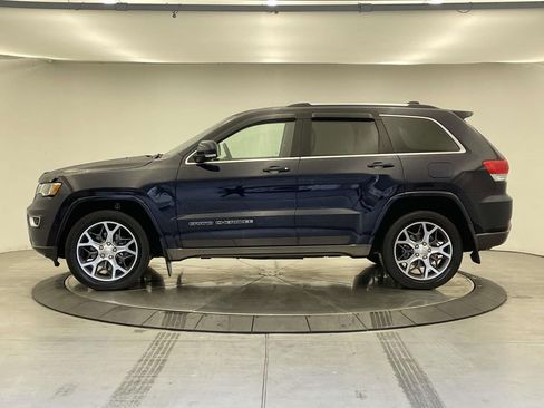 Used 2018 Jeep Grand Cherokee Limited image 2