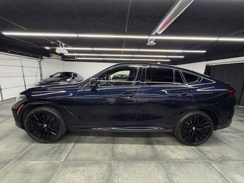 Used 2021 BMW X6 M50i image 3