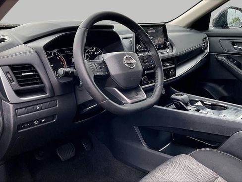 Certified 2025 Nissan Rogue SV FWD image 17