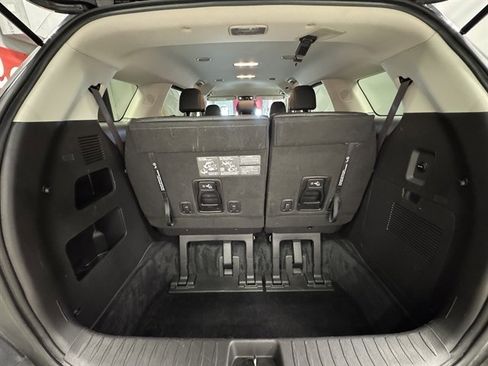 Used 2025 Kia Carnival image 21