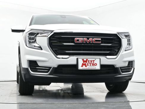 Used 2024 GMC Terrain SLE AWD/4WD image 25