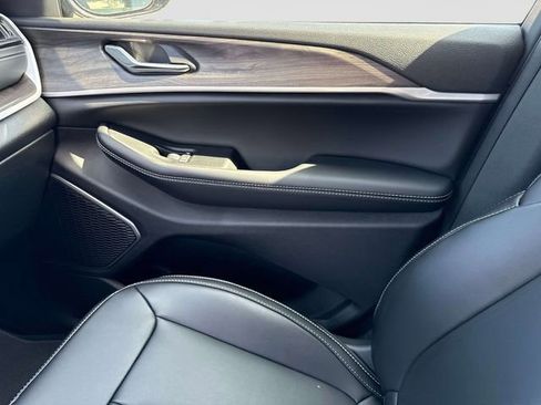 New 2026 Jeep Grand Cherokee Limited image 23