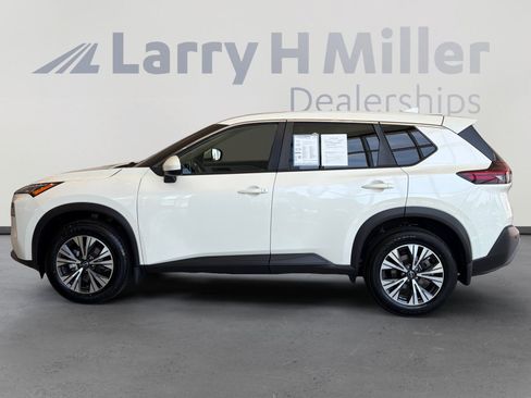 Used 2023 Nissan Rogue SV FWD image 2