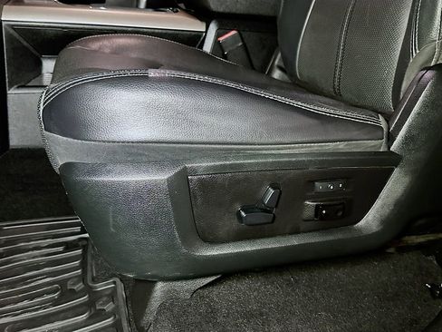 Used 2018 RAM 2500 Laramie w/ Convenience Group image 16