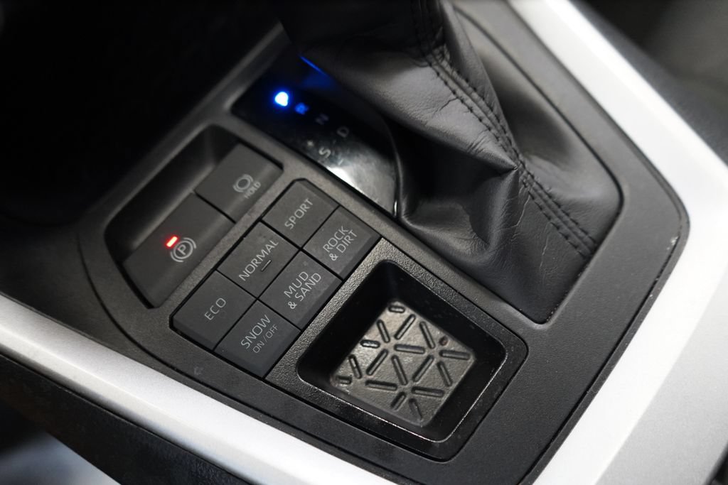Used 2025 Toyota RAV4 XLE AWD/4WD image 37