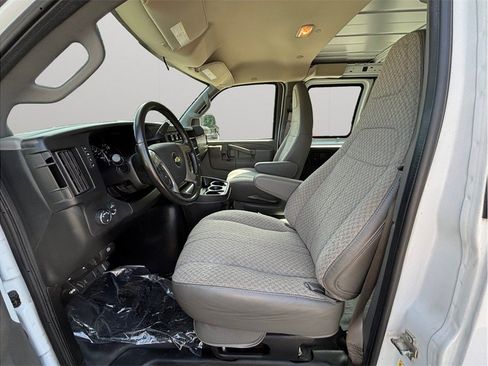 Used 2017 Chevrolet Express 2500 RWD image 2