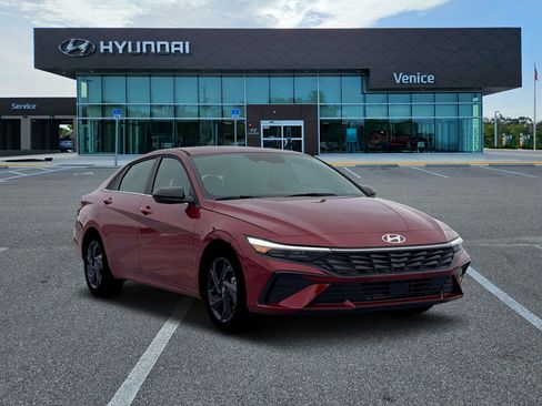 New 2026 Hyundai Elantra SEL Sport FWD image 11