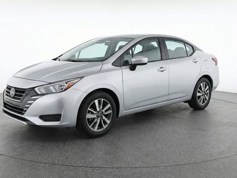 Used 2025 Nissan Versa SV image 3