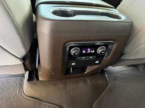 Used 2023 Chevrolet Suburban LS RWD image 20