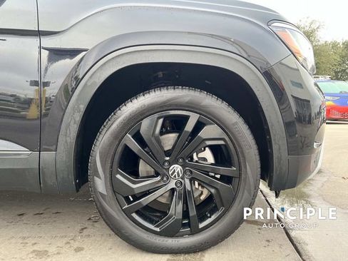 Used 2023 Volkswagen Atlas SE w/ Black Wheel Package image 10