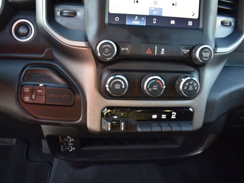 Used 2024 RAM 2500 Tradesman w/ Chrome Appearance Group image 19