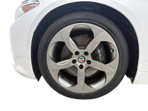 Used 2018 Alfa Romeo Giulia AWD image 9