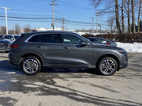 Used 2025 Audi Q5 Premium w/ Convenience Package image 4