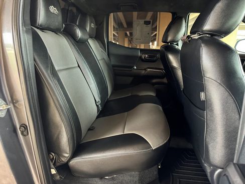 Used 2017 Toyota Tacoma TRD Off-Road w/ Tow Package (A/T) image 24