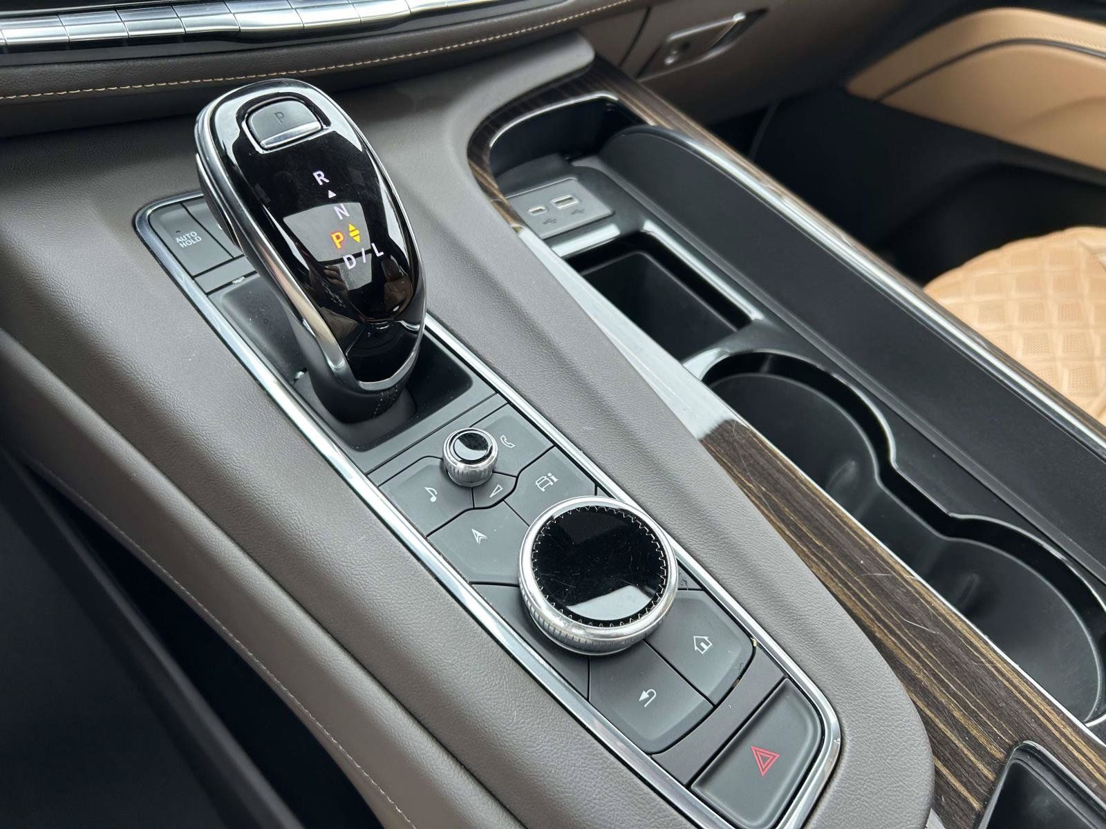 Certified 2022 Cadillac Escalade ESV Premium Luxury w/ Performance Package AWD/4WD image 26