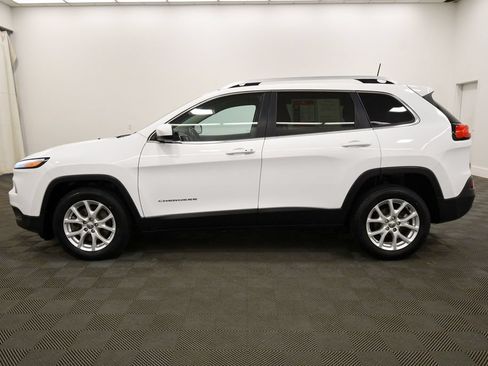 Used 2018 Jeep Cherokee Latitude Plus FWD image 4