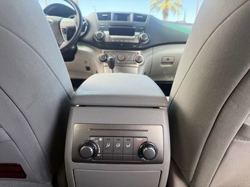 Used 2012 Toyota Highlander 4WD image 21