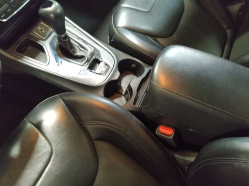 Used 2020 Jeep Cherokee Latitude Plus FWD image 26