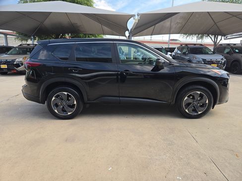 Certified 2025 Nissan Rogue SV FWD image 2