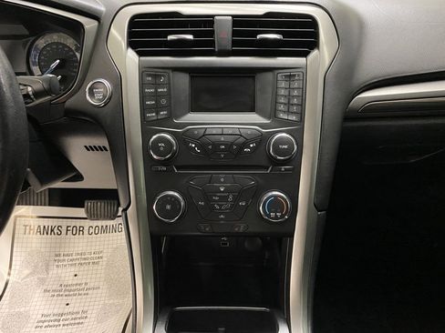 Used 2017 Ford Fusion SE image 28