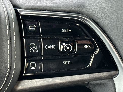 Used 2024 Jeep Grand Cherokee L Overland w/ Luxury Tech Group IV image 19