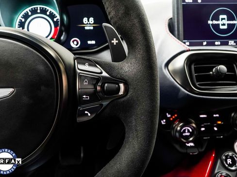 Used 2020 Aston Martin V8 Vantage Coupe image 32