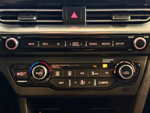 Used 2022 Kia Niro EX Premium image 36